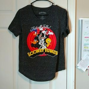 Medium size V neck loony toons graphic tee.